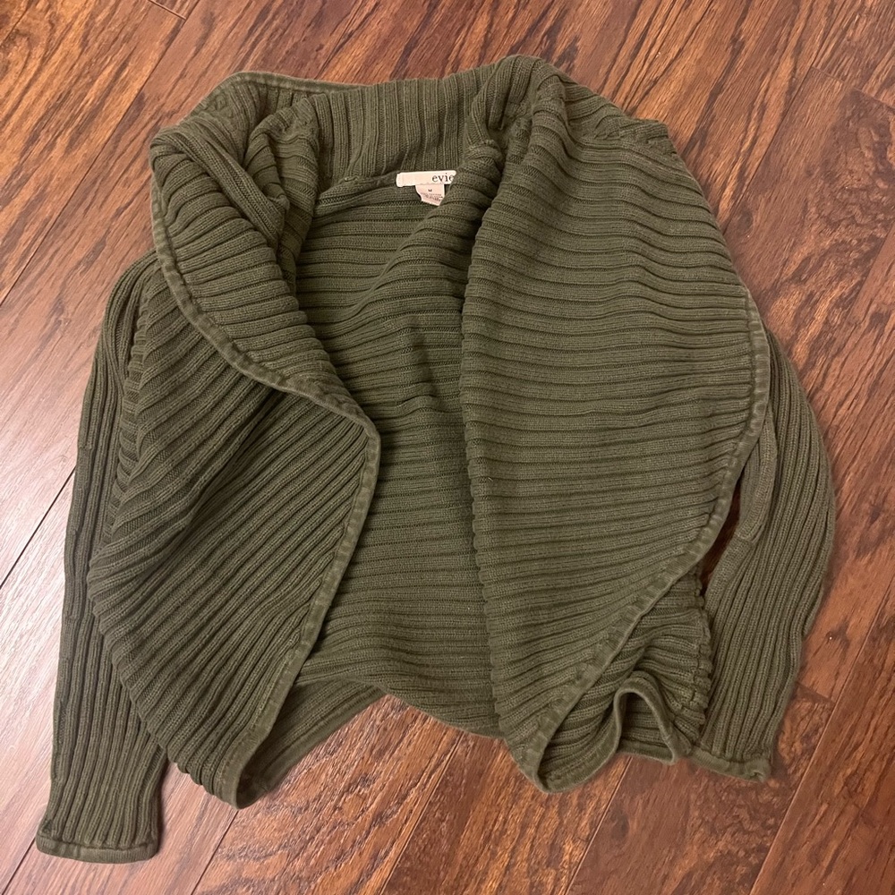Evie green sweater size medium